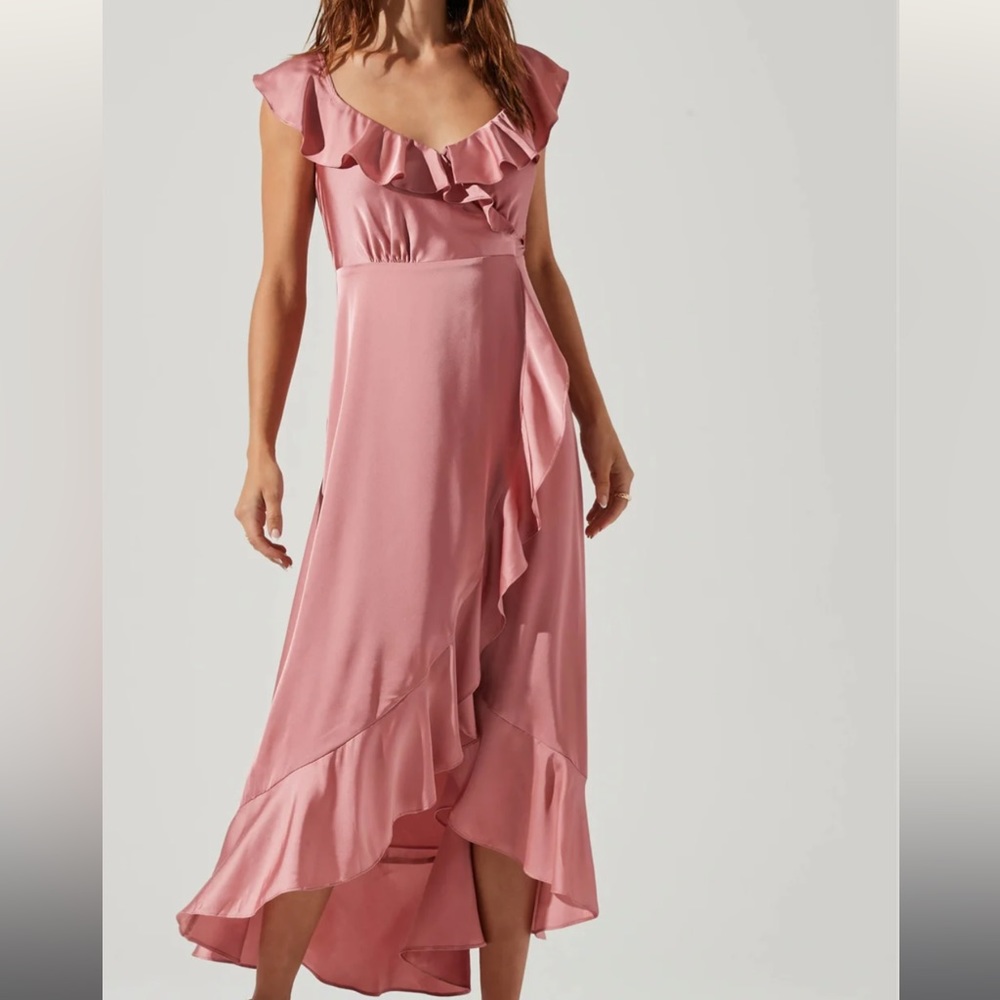 ASTR The Label Wilshire Ruffle Open Back Midi Dress in Rose Pink, Medium